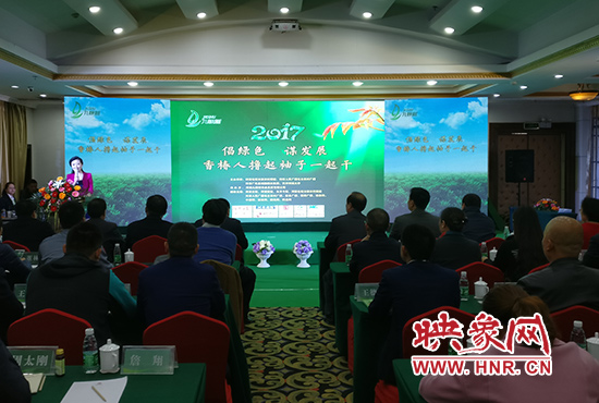 全國(guó)農(nóng)業(yè)專家聚集許昌聊“椿”事 成立香椿產(chǎn)業(yè)聯(lián)盟 全國(guó)農(nóng)業(yè)專家聚集許昌聊“椿”事 成立香椿產(chǎn)業(yè)聯(lián)盟