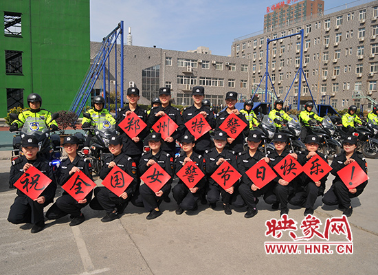 巾幗不讓須眉！鄭州女警蒙眼拆裝手槍不到一分鐘