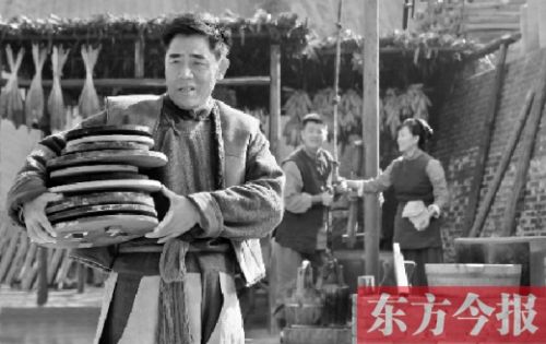 陳寶國在《大河兒女》中飾演男一號、燒制鈞瓷的手藝人賀焰生