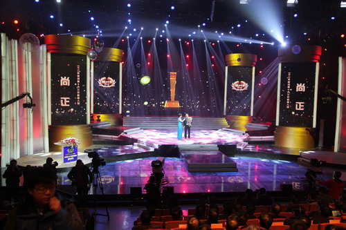 1月18日晚，2012年河南十大三農(nóng)新聞人物在河南電視臺(tái)演播廳揭曉。