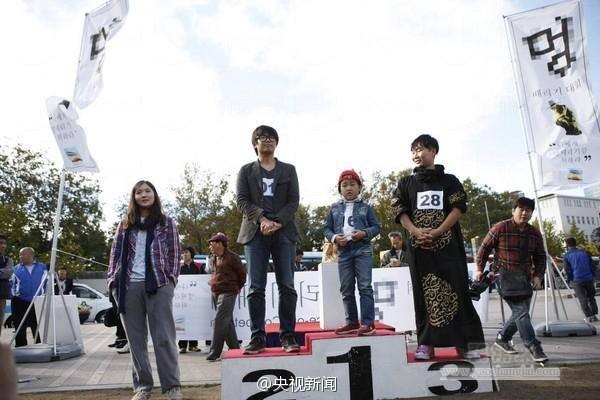 韓國舉辦“發(fā)呆大賽” 選手面僵齊放空 韓國舉辦“發(fā)呆大賽” 選手面僵齊放空