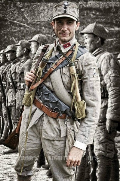 外國(guó)軍迷扮演中國(guó)抗戰(zhàn)軍人 外國(guó)軍迷扮演中國(guó)抗戰(zhàn)軍人