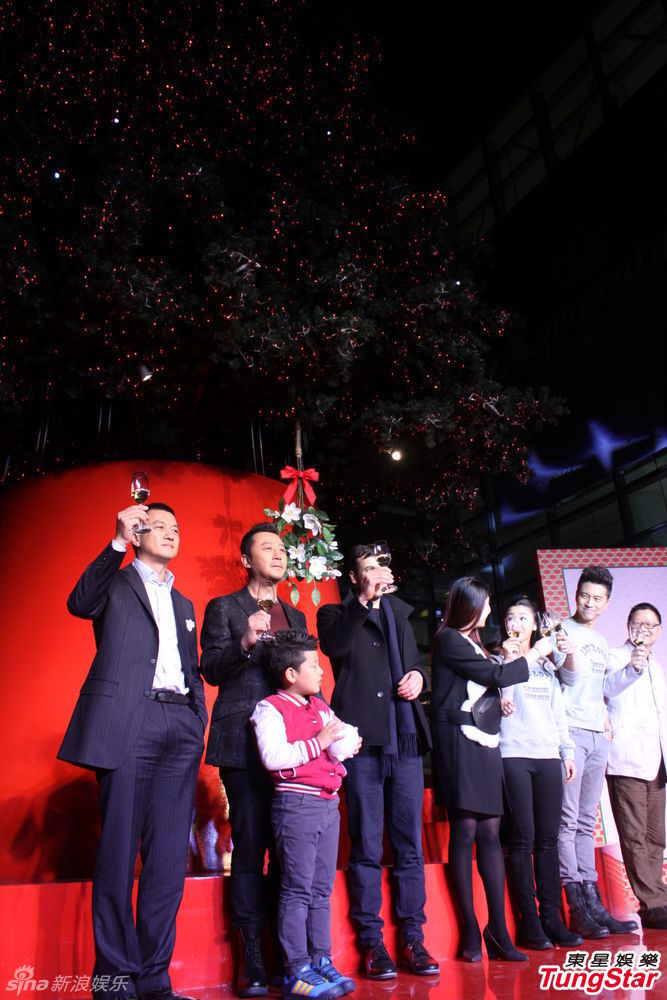 李亞鵬、郭濤父子相活動