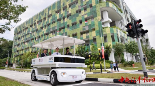 無(wú)人駕駛公交車(chē)