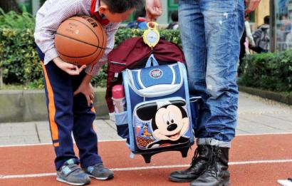 10月28日，記者對成都市某小學學生的書包進行稱重，該學生書包的重量為7.8公斤