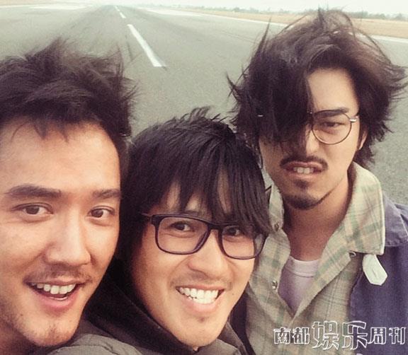 工地生活三人行。