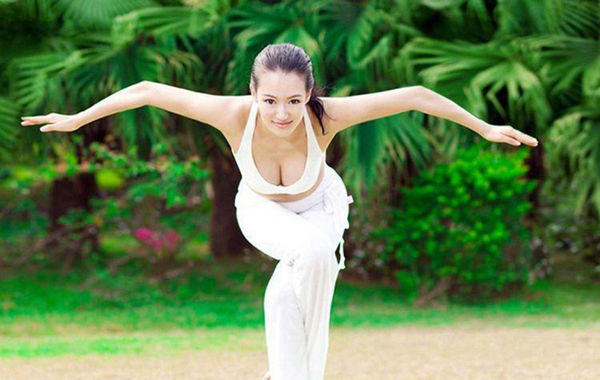 　圖為瑜伽教母性感寫真。