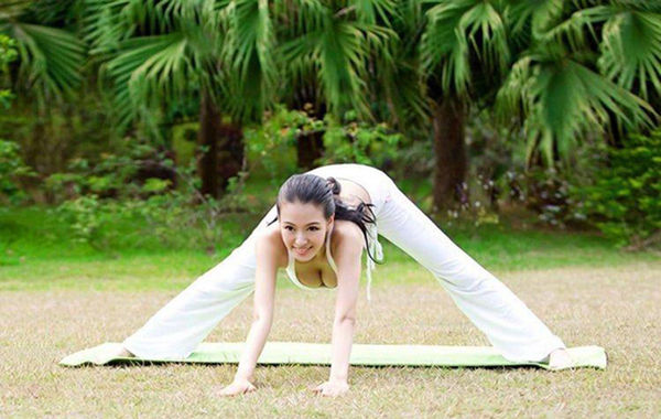 圖為瑜伽教母性感寫真。