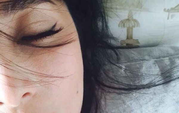 蔣勤勤吊帶美照。