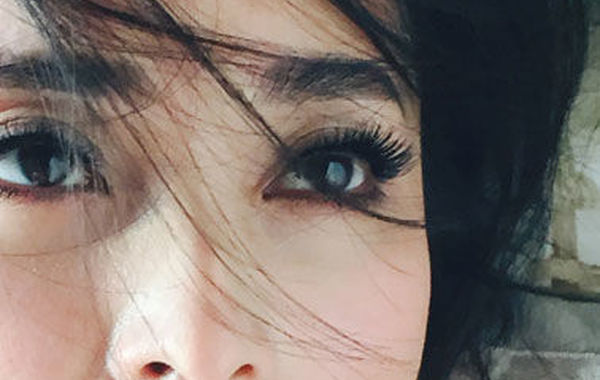 蔣勤勤吊帶美照。