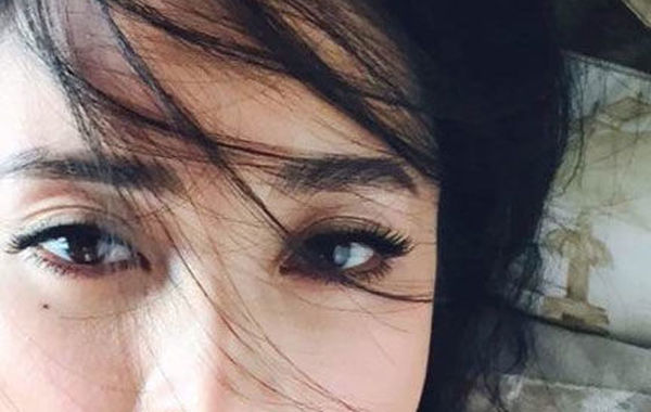 蔣勤勤吊帶美照。