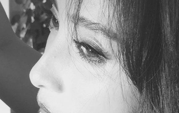 蔣勤勤吊帶美照。