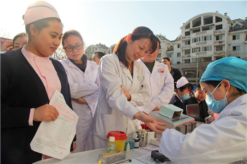 醫(yī)護(hù)人員獻(xiàn)血 醫(yī)護(hù)人員獻(xiàn)血