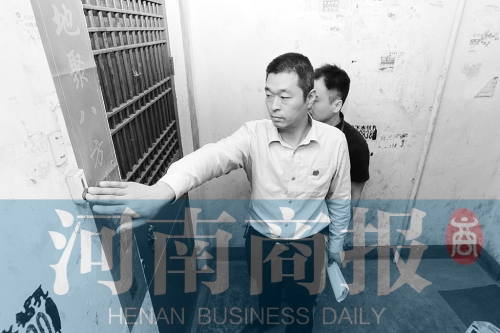 　來到馬某家，法官被拒之門外