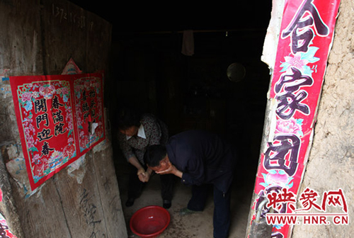 “愚公”夫婦簡(jiǎn)單的家