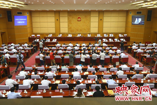 7月29日下午，河南省十二屆人大常委會(huì)第九次會(huì)議召開(kāi)關(guān)于職業(yè)教育專題詢問(wèn)會(huì)。