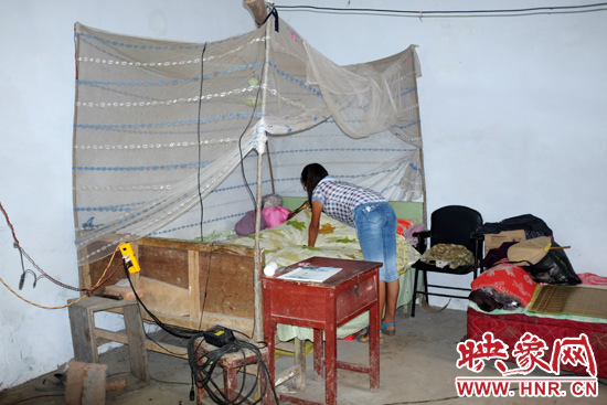 王書(shū)佳的環(huán)境及其簡(jiǎn)陋。