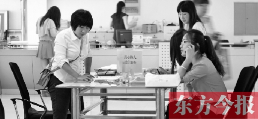 行政審批“瘦身”，不僅提高了行政效率，節(jié)約了行政資源，而且最大限度地方便了群眾