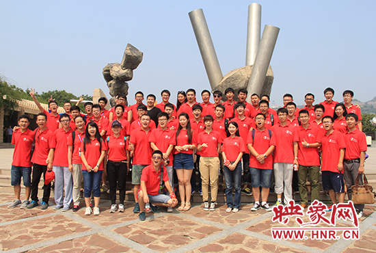 學(xué)員們在小浪底留念