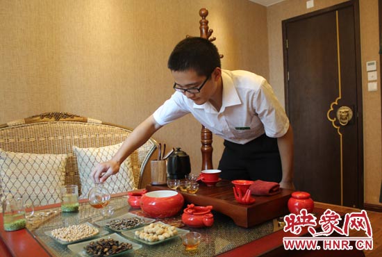 能泡好一杯茶，是李克勤今年夏天最大的收獲。