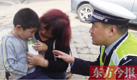 昨日，5歲的男孩獲救后，向民警講述被拐經(jīng)過。