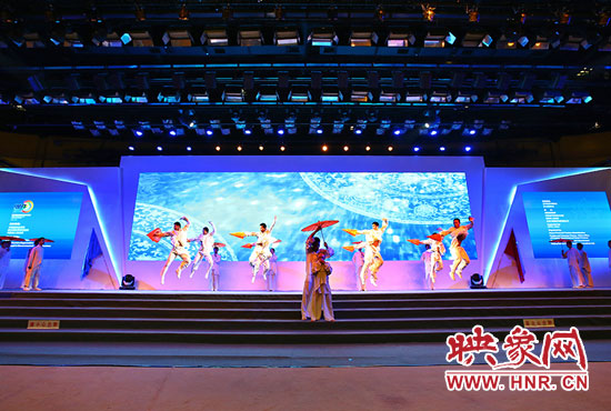 現(xiàn)場表演。