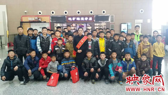 在沒有家長的陪同下，這些孩子將獨自踏上回家的路。