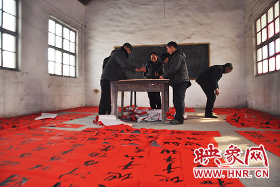 目前已經(jīng)書寫了超過一萬幅春聯(lián)。