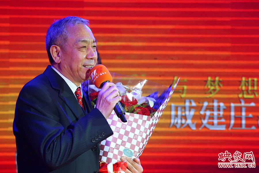 戚建莊向詩歌愛好者表達(dá)謝意。