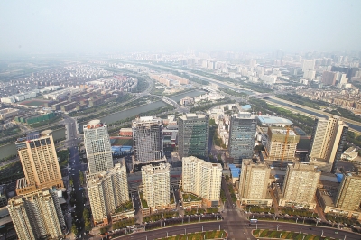 不少網(wǎng)友認(rèn)為，不動(dòng)產(chǎn)統(tǒng)一登記會(huì)使房?jī)r(jià)下跌。