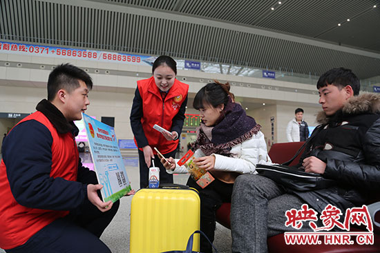 邀請旅客掃二維碼參加活動。