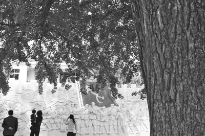 信陽市羅山縣何家沖村，當(dāng)年紅二十五軍從這里出發(fā)。記者李文波攝影