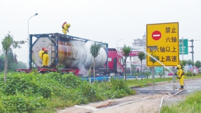 氟化氫泄漏事故處置現(xiàn)場 氟化氫泄漏事故處置現(xiàn)場