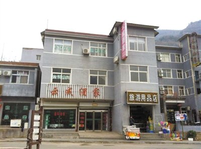 今年，胡萬林涉嫌非法行醫(yī)的地點，就在這座農(nóng)家賓館內(nèi)。