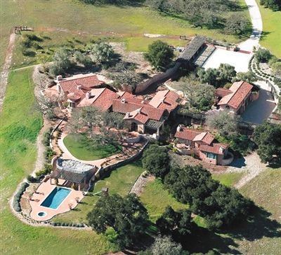 據(jù)稱(chēng)這就是鄧文迪與布萊爾私會(huì)的“默多克牧場(chǎng)”。