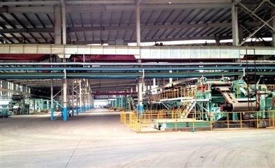 12月4日，三峽全通一個閑置的車間內，落滿厚厚的塵土。