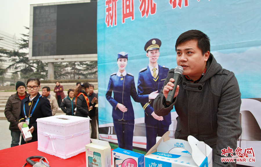 主持人現(xiàn)場(chǎng)主持 主持人現(xiàn)場(chǎng)主持