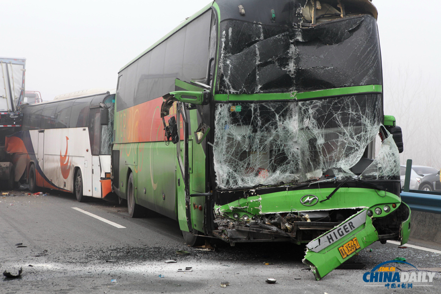 車禍救援現(xiàn)場(chǎng)?；荼?攝