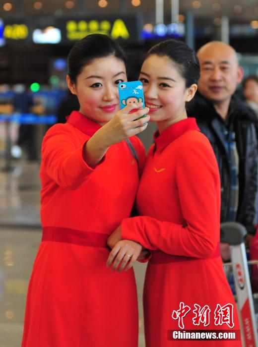 1月23日，機場工作人員在跳“快閃”舞蹈。