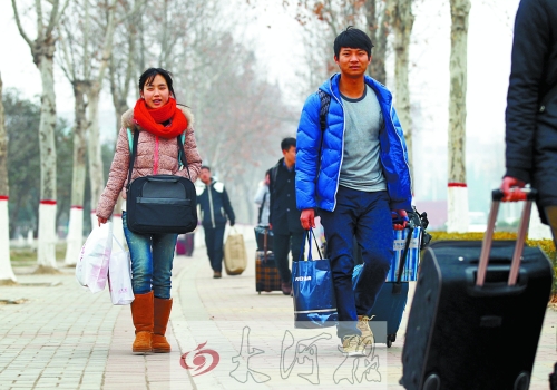 走進(jìn)熟悉的校園，看到熟悉的笑臉，就這樣懷揣著自信和目標(biāo)，迎接明天靠近下一站。