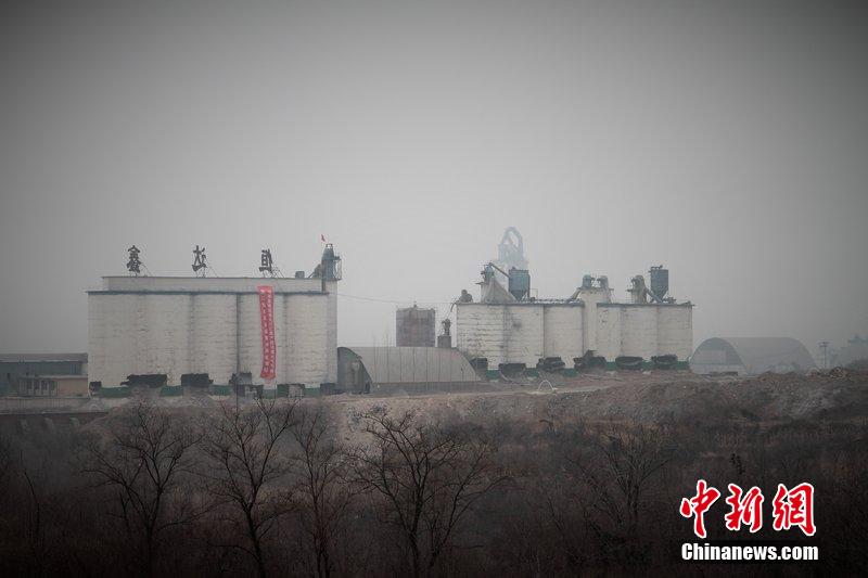 　2014年2月17日，石家莊市再次啟動壓減水泥過剩產(chǎn)能、治理大氣污染水泥企業(yè)集中爆破拆除行動。