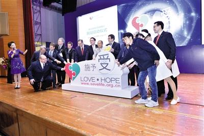 3月19日，中國首個(gè)器官捐獻(xiàn)志愿者登記網(wǎng)站（www.savelife.org.cn）正式啟動(dòng)，器官捐