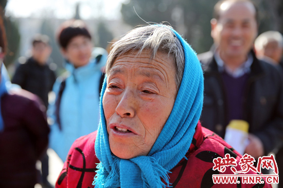趙玉花老人講述焦裕祿的故事。