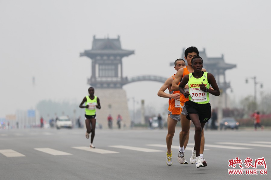 選手進(jìn)入開(kāi)封市區(qū)。