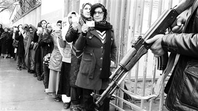 4月5日，阿富汗總統(tǒng)大選投票工作進(jìn)行