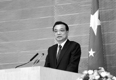 當(dāng)?shù)貢r間5月5日，國務(wù)院總理李克強在非盟會議中心發(fā)表演講。圖/中國政府網(wǎng)