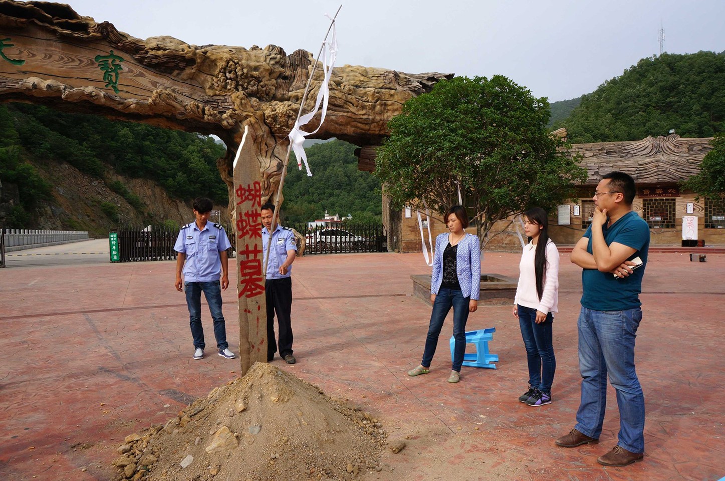 河南景區(qū)扎死蝴蝶引爭(zhēng)議 同名景區(qū)遭打砸