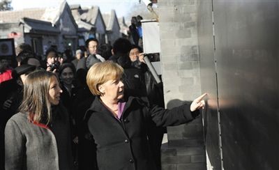 2012年2月2日，北京，默克爾來到南鑼鼓巷游覽。