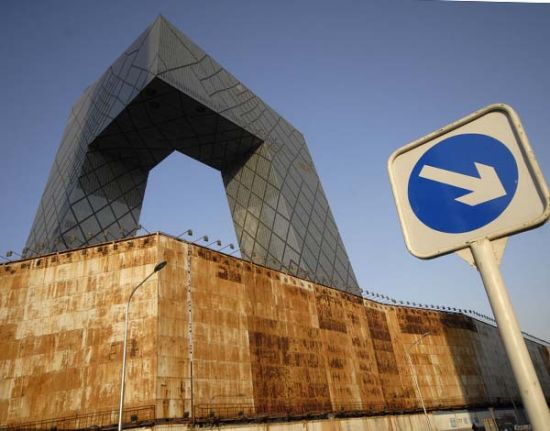 中央電視臺進入多事之秋，多名工作人員相繼被調查，公眾聲望一度下滑。