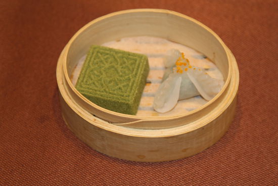 金陵茶香方糕和狀元餃。 花惠生 供圖